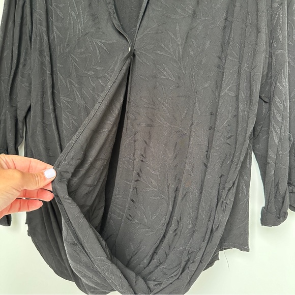 Forever 21 gorgeous wrap blouse palm print - Picture 5 of 7